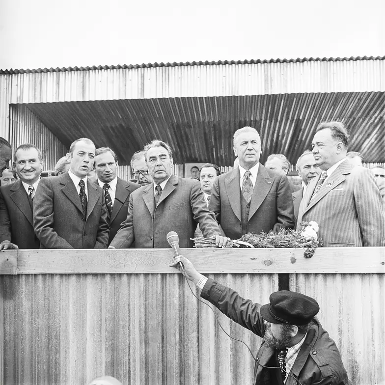 Józef Makal, Wizyta Leonida Breżniewa na terenie budowanej Huty Katowice, lipiec 1974 r. // ze zbiorów Muzeum Śląskiego w Katowicach Józef Makal, Wizyta Leonida Breżniewa na terenie budowanej Huty Katowice, lipiec 1974 r. // ze zbiorów Muzeum Śląskiego w Katowicach