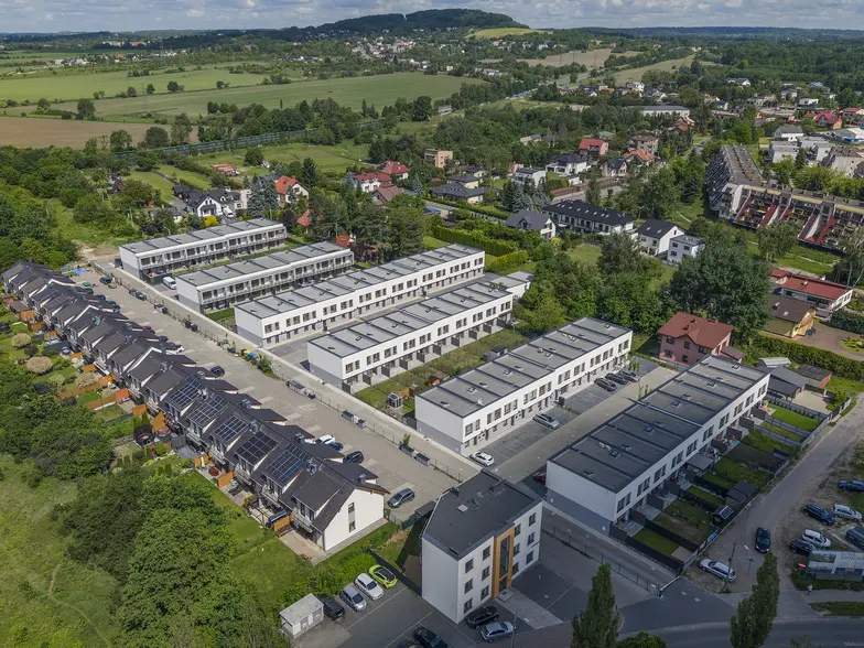 Osiedle Nowe Zamkowe w Będzinie, 2026 r. Po prawej stronie w oddali Osiedle Zamkowe z okresu schyłkowego PRL-u. // Fot. Filip Springer Osiedle Nowe Zamkowe w Będzinie, 2026 r. Po prawej stronie w oddali Osiedle Zamkowe z okresu schyłkowego PRL-u. // Fot. Filip Springer