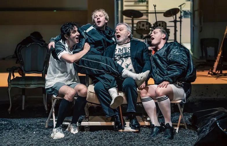 Spektakl „Mam coś w głębi nie do przedstawienia. HAMLET”, reż. Remigiusz Brzyk. Narodowy Stary Teatr // Fot. HAWA Spektakl „Mam coś w głębi nie do przedstawienia. HAMLET”, reż. Remigiusz Brzyk. Narodowy Stary Teatr // Fot. HAWA