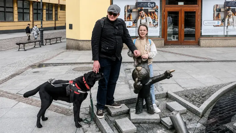 Jakub Stefańczyk z ośmioletnią córką Ewą i psem Porterem. Bielsko-Biała, maj 2026 r. // Fot. archiwum rodzinne Jakub Stefańczyk z ośmioletnią córką Ewą i psem Porterem. Bielsko-Biała, maj 2026 r. // Fot. archiwum rodzinne