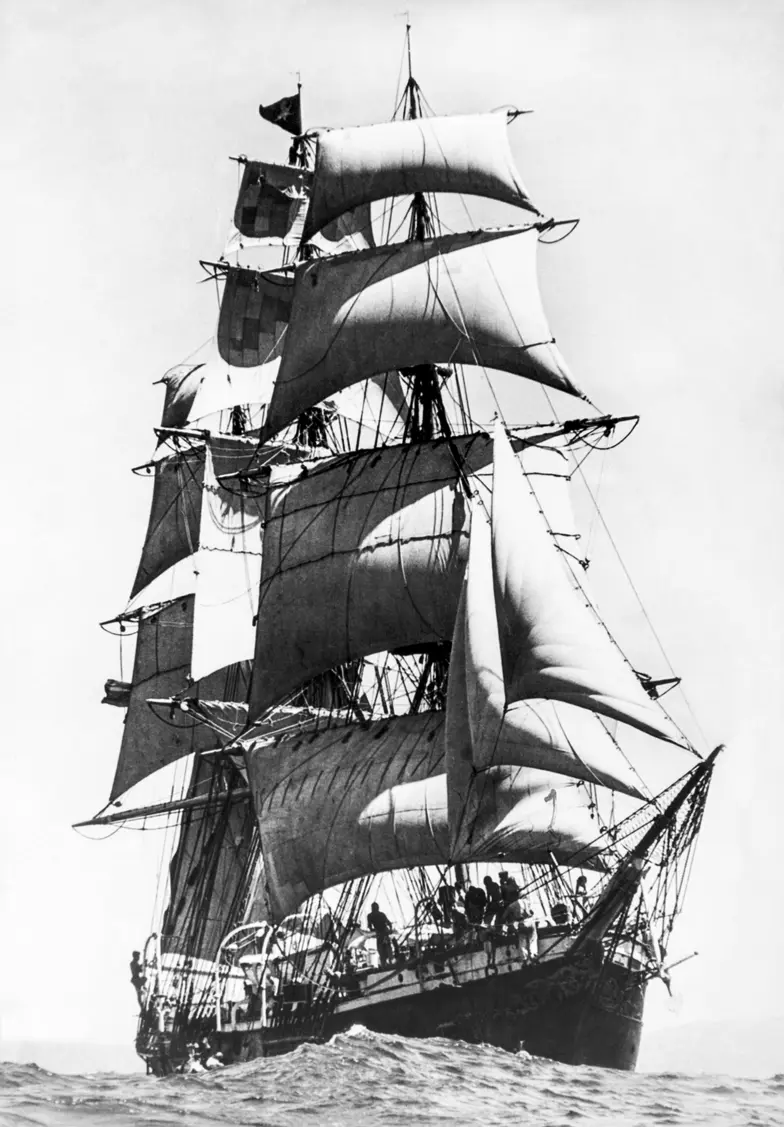 Fregata „Joseph Conrad" wypływa z Sydney, 1936 r. // Fot. Underwood Archives / Getty Images Fregata „Joseph Conrad" wypływa z Sydney, 1936 r. // Fot. Underwood Archives / Getty Images