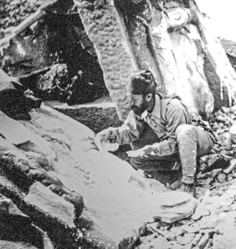 Osman Hamdi Beya podczas prac wykopaliskowych na górze Nemrut, 1882 r. // domena publiczna Osman Hamdi Beya podczas prac wykopaliskowych na górze Nemrut, 1882 r. // domena publiczna