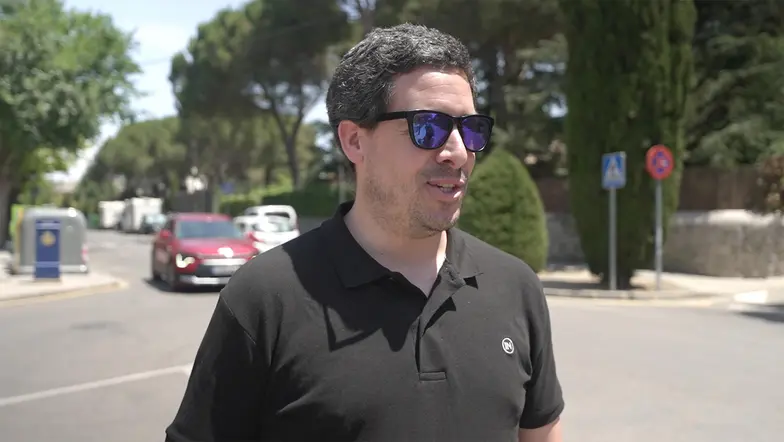 Diego mówi, że obowiązki domowe spoczywają na nim. On gotuje, robi pranie, odbiera dzieci ze szkoły // Fot. Agnieszka Zielińska Diego mówi, że obowiązki domowe spoczywają na nim. On gotuje, robi pranie, odbiera dzieci ze szkoły // Fot. Agnieszka Zielińska