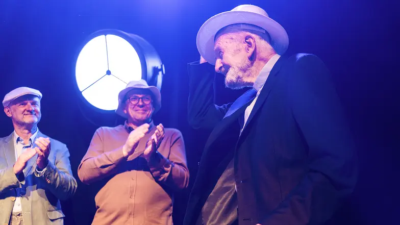 92. Benefis ks. Adama Bonieckiego, n/z Prezes Fundacji Tygodnika Powszechnego Aleksander Kardyś, redaktor naczelny Jacek Stawiski oraz jubilat – redaktor-senior ks. Adam Boniecki // Fot. Grażyna Makara