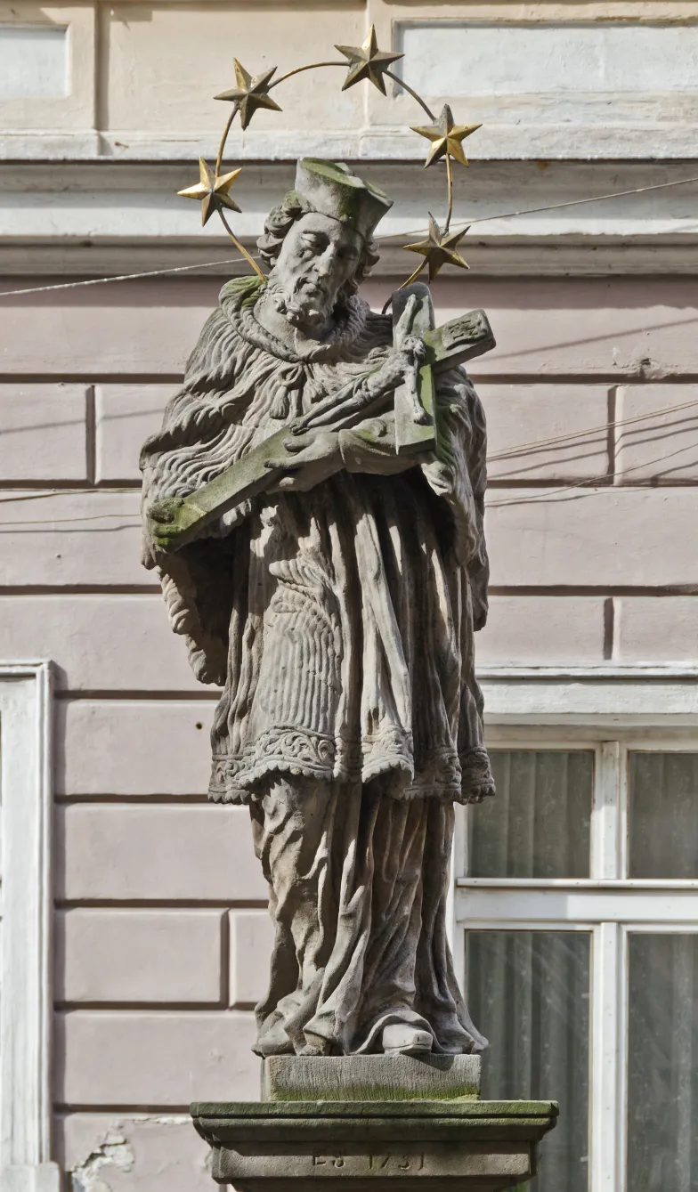 Figura św. Jana Nepomucena przed kościołem NMP w Kłodzku, 1751 / fot. Jacek Halicki / Wikimedia