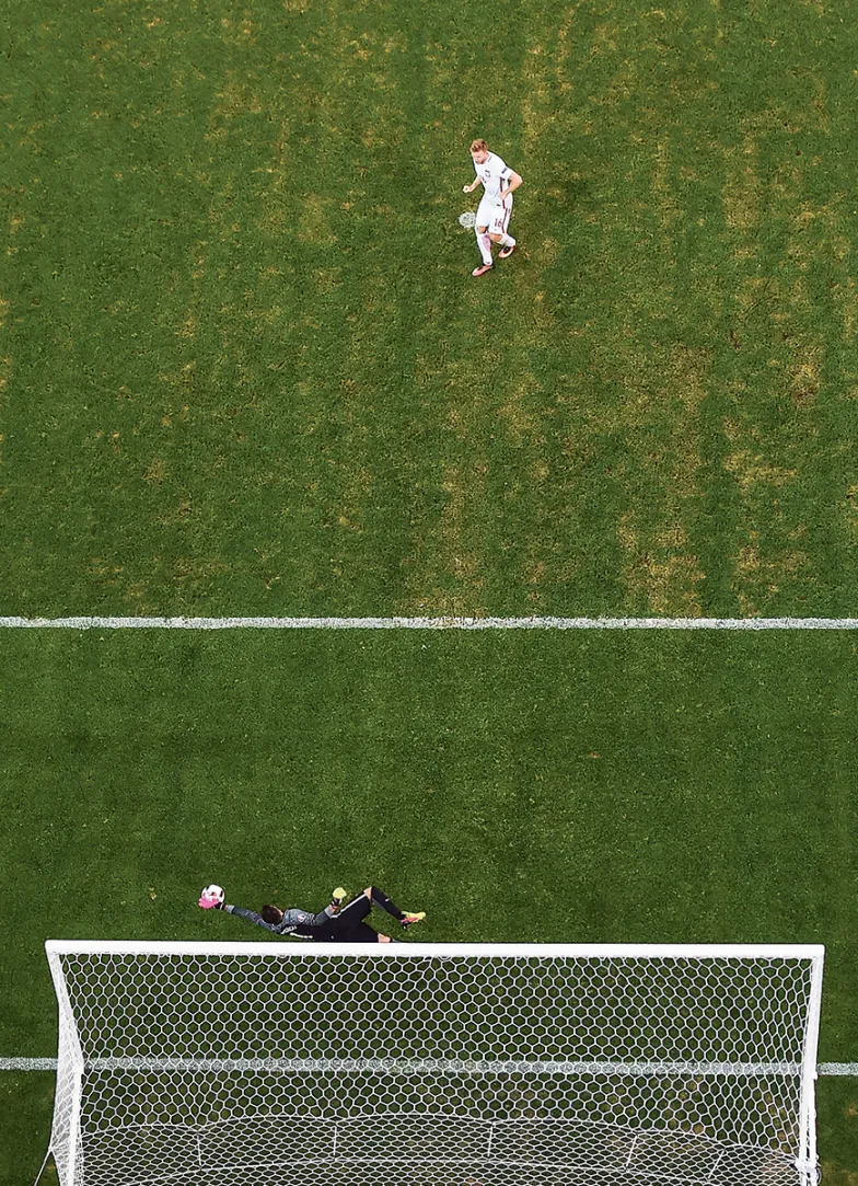 Bramkarz Portugalii broni karnego podczas ćwierćfinału Euro 2016 – w karierze Jakuba Błaszczykowskiego od sukcesów ważniejszy jest sposób, w jaki podnosi się po takich porażkach. Marsylia, 30 czerwca 2016 r. / Fot. LAURENCE GRIFFITHS / GETTY IMAGES