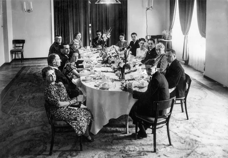 Przyjęcie weselne rodziców Elżbiety, hotel Bristol, Warszawa, 31 lipca 1939 r. / ARCHIWUM ELŻBIETY MOCZARSKIEJ / FOTONOVA