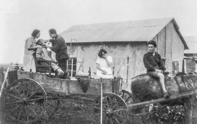 Usługi dentystyczne w odległych miejscowościach, lata 20. XX w. MUZEUM HISTORII MEDYCYNY / WYDZIAŁ NAUK O ZDROWIU / UNIWERSYTET BEN GURIONA W BEER SZEWIE