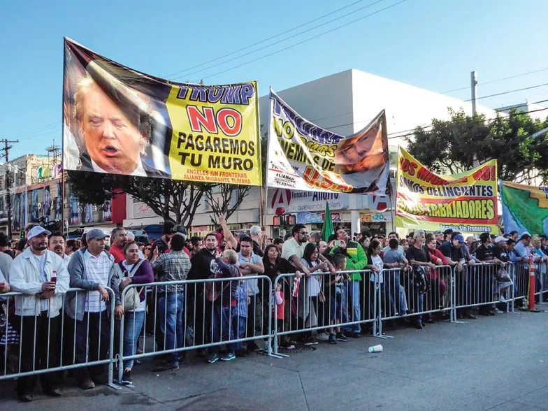 „Trumpie, nie zapłacimy za twój mur” – demonstracja podczas wizyty prezydenta Meksyku Andrésa Manuela Lópeza Obradora w Tijuanie, 8 czerwca 2019 r. / FOT. MARTA ZDZIEBORSKA „Trumpie, nie zapłacimy za twój mur” – demonstracja podczas wizyty prezydenta Meksyku Andrésa Manuela Lópeza Obradora w Tijuanie, 8 czerwca 2019 r. / FOT. MARTA ZDZIEBORSKA
