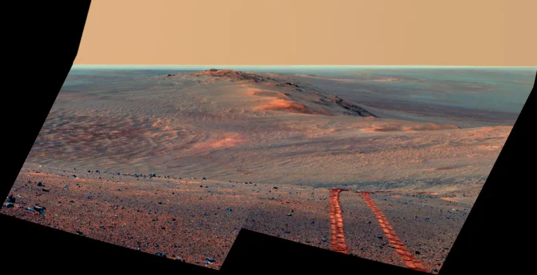 Zdjęcie zachodniego brzegu krateru Endeavour wykonane panoramiczną kamerą łazika Opportunity we wrześniu 2014 r. / NASA/JPL-Caltech/Cornell Univ./Arizona State Univ.