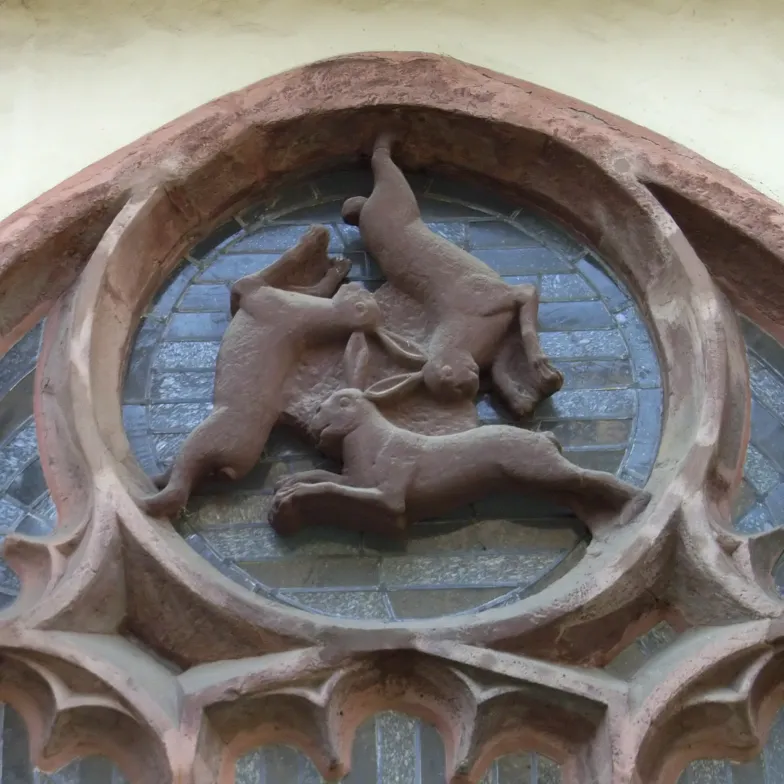 Maswerk z Trzema Zającami (Dreihasenfenster), katedra w Paderborn, XVI w., https://commons.wikimedia.org/wiki/File:Paderborner_Dom_Dreihasenfenster.jpg