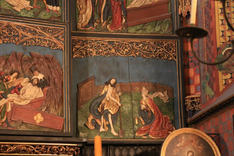 Noli me tangere (Chrystus i Maria Magdalena), stan kwatery sprzed konserwacji, fot. Hans A. Rosbach / Wikimedia Commons Ołtarz Mariacki Wikimedia