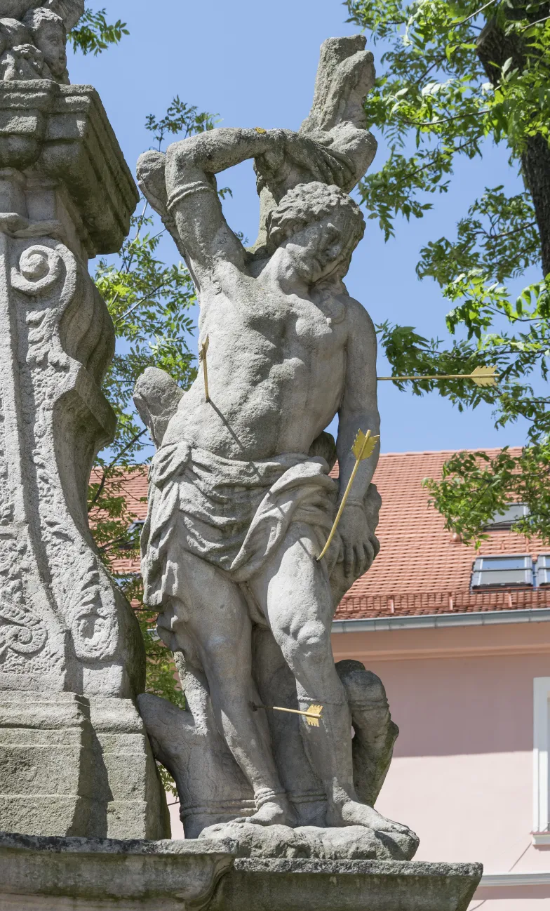 św. Sebastian z kolumny w Dusznikach Zdroju / fot. Jacek Halicki / Wikimedia