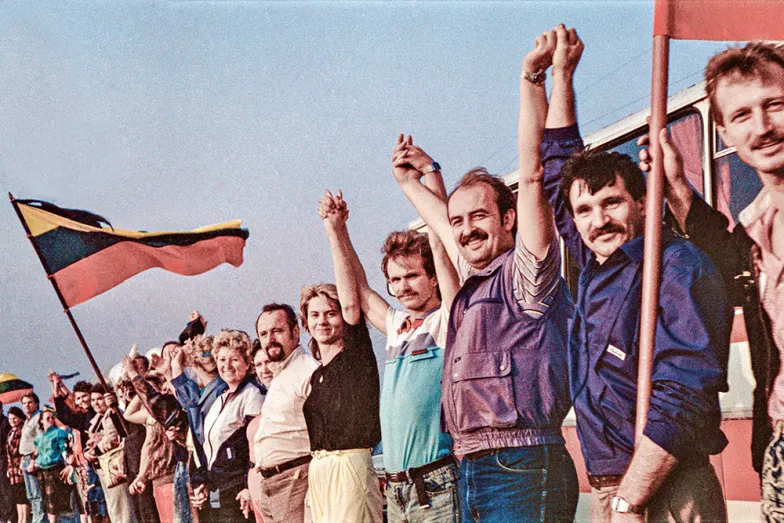 „Łańcuch bałtycki”: gdzieś na Litwie, wtedy jeszcze sowieckiej republice. 23 sierpnia 1989 r. / KUSURIJA / CC BY-SA 3.0