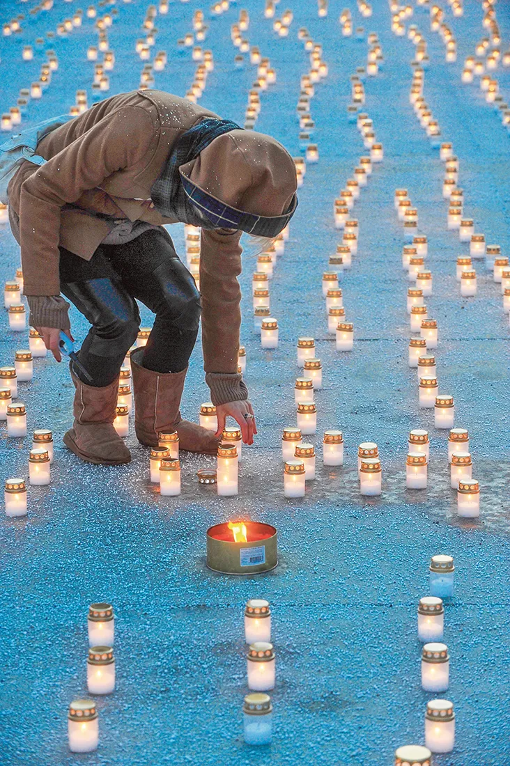 Estończycy obchodzą kolejną rocznicę wielkiej deportacji na Syberię. Tallin, marzec 2011 r. / FOT. RAIGO PAJULA / AFP / EAST NEWS
