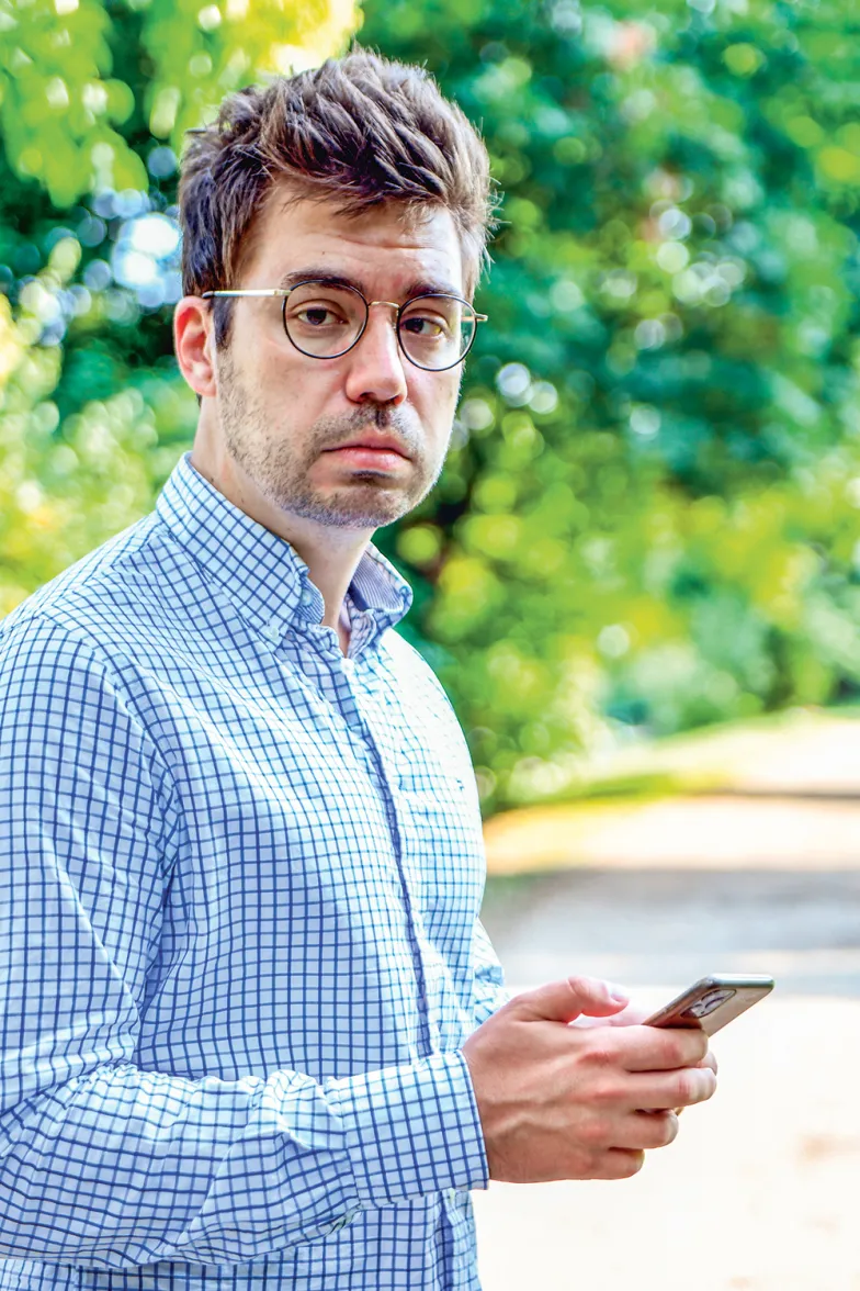 Węgierski dziennikarz śledczy Szabolcs Panyi. Jego numer znajdował się na ujawnionej liście telefonów, które rzekomo były celem oprogramowania Pegasus. Budapeszt, 20 lipca 2021 r. GERGELY BESENYEI / AFP / EAST NEWS