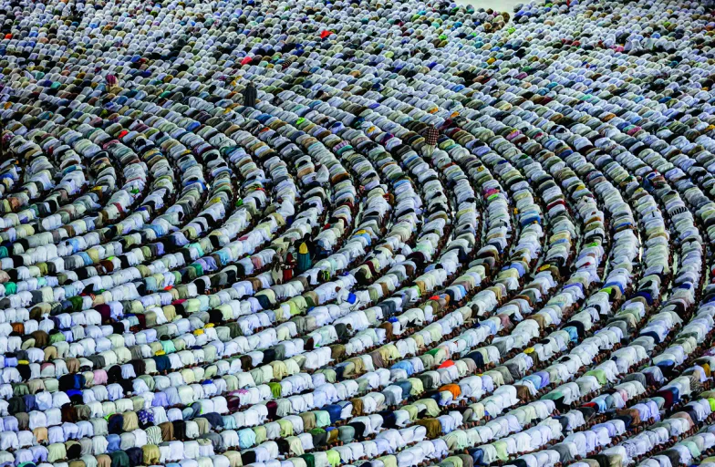 Nocna modlitwa przed Al-Kabą. Mekka, Arabia Saudyjska, 27 lipca 2019 r. / fot. Ashraf Amra / Anadolu Agency / Getty Images
