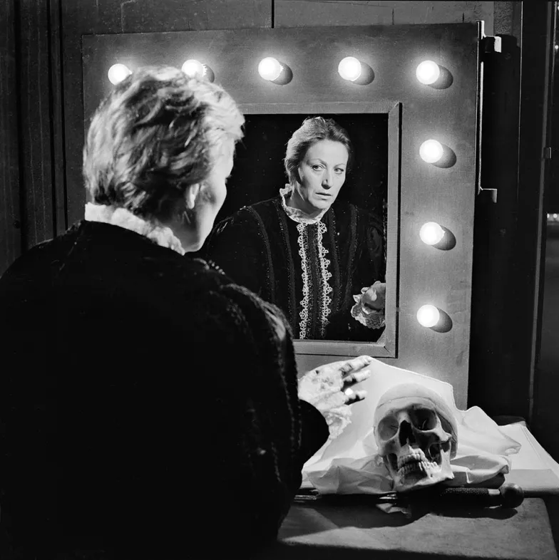 W czerwcu 1989 r., w Starym Teatrze w Krakowie miała miejsce premiera „Hamleta” w reżyserii Andrzeja Wajdy. Tytułową rolę reżyser powierzył Teresie Budzisz-Krzyżanowskiej / Fot. Wojciech Plewiński
