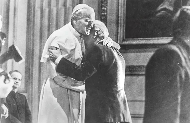 Podczas audiencji dla dziennikarzy po wyborze kard. Wojtyły na papieża, Watykan, 1978 r. / ARCHIWUM "TYGODNIKA POWSZECHNEGO"