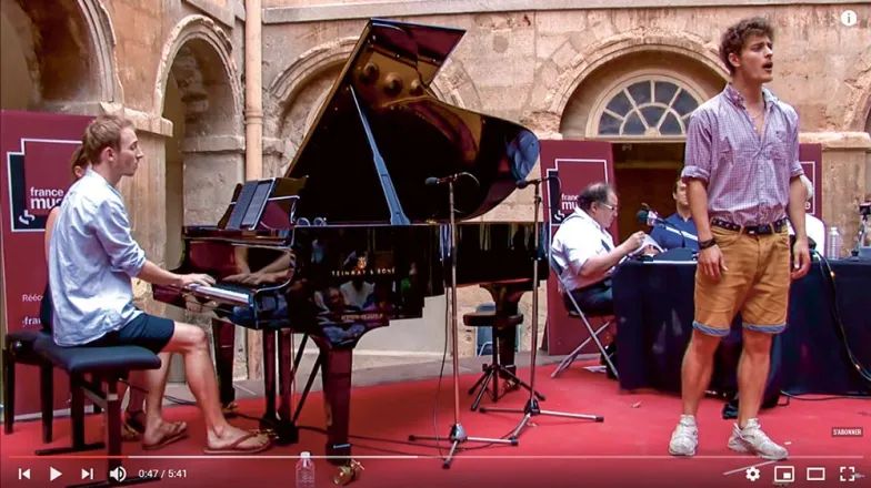 Jakub Józef Orliński śpiewa arię „Vedro con mio diletto” z opery „Il Giustino” Antonia Vivaldiego podczas pokazu specjalnego Carrefour de Lodéon, Aix-en-Provence, lipiec 2017 r.