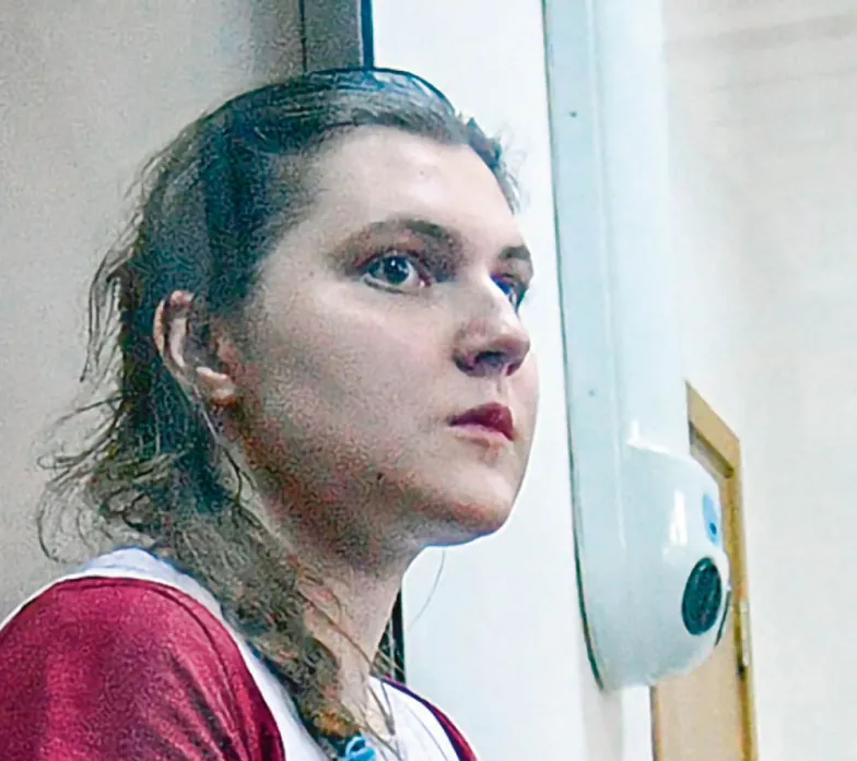 „Winą” ANNY PAWLIKOWEJ było to, że na czacie rozmawiała o polityce. Gdy ją aresztowano, nie miała 18 lat. / TELEWIZJA NTW „Winą” ANNY PAWLIKOWEJ było to, że na czacie rozmawiała o polityce. Gdy ją aresztowano, nie miała 18 lat. / TELEWIZJA NTW