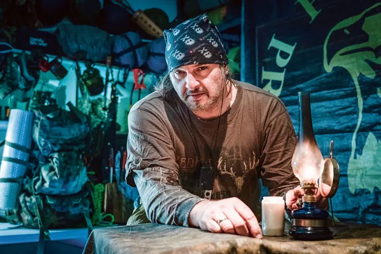 Piotr Czuryłło w schronie, 2018 r. / FOT. ŁUKASZ PĄCZKOWSKI