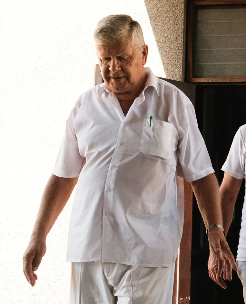 Doktor Ryszard Jankiewicz pracuje w Afryce od kilkudziesięciu lat. Jest jedynym ortopedą na obszarze zamieszkanym przez ok. 2 mln ludzi. / MICHAŁ ZIELIŃSKI / POLSKA MISJA MEDYCZNA