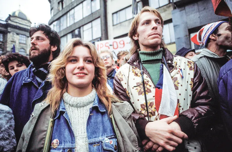 Demonstranci w Pradze 27 listopada 1989 r. Był to przełomowy moment czechosłowackiej „aksamitnej rewolucji”: strajk generalny w całym kraju zmusił komunistów do ustępstw. / FAUSTO GIACCONE / ANZENBERGER / FORUM
