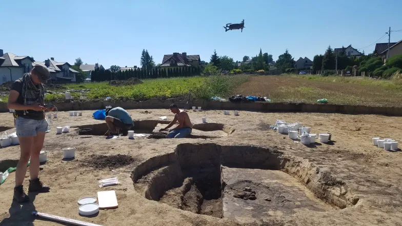 Wykopaliska w Biskupicach k. Wieliczki, relikty neolitycznej osady kultury ceramiki wstęgowej rytej / fot. Magdalena Moskal-del Hoyo / dzięki uprzejmości Instytutu Botaniki PAN Wykopaliska w Biskupicach k. Wieliczki, relikty neolitycznej osady kultury ceramiki wstęgowej rytej / fot. Magdalena Moskal-del Hoyo / dzięki uprzejmości Instytutu Botaniki PAN