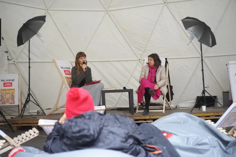Spotkanie z Justyną Dąbrowską podczas Slot Art Festival, Lubiąż niedaleko Wrocławia, 10 lipca 2019 r. / Fot. Katarzyna Mirczak Spotkanie z Justyną Dąbrowską podczas Slot Art Festival, Lubiąż niedaleko Wrocławia, 10 lipca 2019 r. / Fot. Katarzyna Mirczak