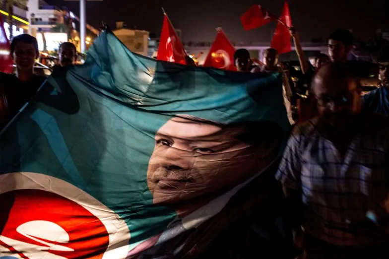 Demonstracja poparcia dla Recepa Tayyipa Erdogana, Antalya, Turcja, 15 lipca 2016 r. / fot. AFP / EAST NEWS