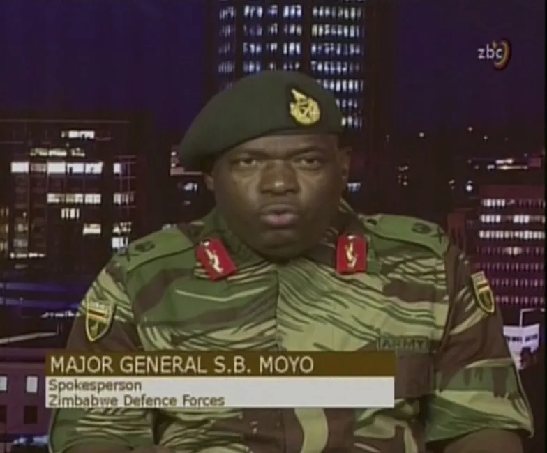Screen z wideo, w którym rzecznik armii, generał-major Sibusiso Moyo przemawia do narodu. 15.11.2017 r. / Fot. ZBC via AP/EASTNEWS