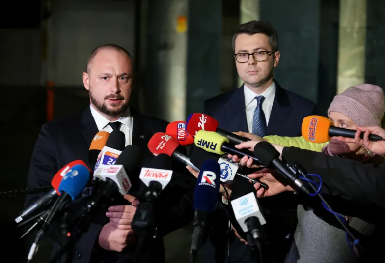 Komunikat rządu po spotkaniu Komitetu ds. Bezpieczeństwa Narodowego przekazują szef BBN Jacek Siewiera i rzecznik rządu Piotr Muller, 15 listopada 2022 r. Fot. Piotr Molecki/East News