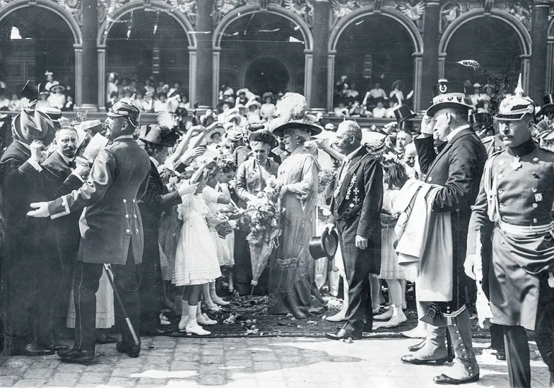 Cesarzowa Augusta Wiktoria odwiedza Poznań, prawdopodobnie rok 1913. / HAECKEL ARCHIV / BEW