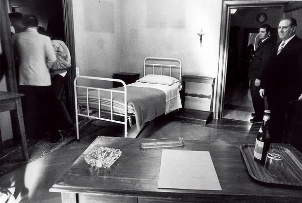 Jeden z pokojów zajmowanych przez kardynałów podczas trwania konklawe