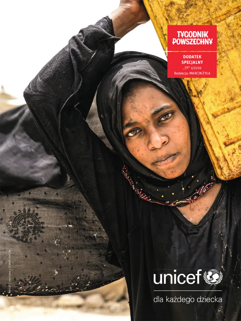 Ashwaq, 14-latka z miasta Sada, w obozie dla uchodźców wewnętrznych w Khamir (Jemen). Dziewczyna ma ośmioro rodzeństwa. / UNICEF / UN073964 / CLARKE FOR UN